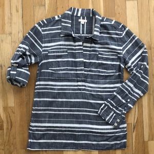 Gap pullover shirt